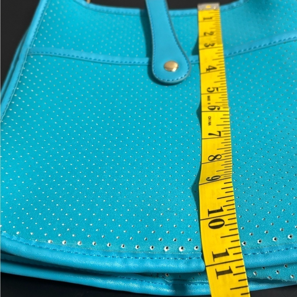 CROSSBODY, MESSENGER, Neoprene, Guitar Strap, Gold Hardware, Front Pocket. - Picture 3 of 6